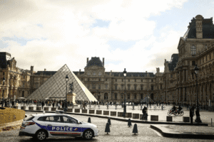 france-louvre-arrests