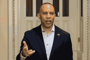 Hakeem Jeffries Slams GOP for “Weaponizing Hunger” as Government Shutdown Threatens Food Aid