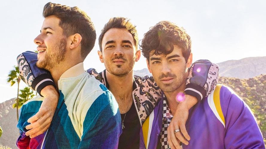 Jonas Brothers Deliver Nostalgic Surprise in New Orleans With Emotional ‘How to Save a Life’ Duet