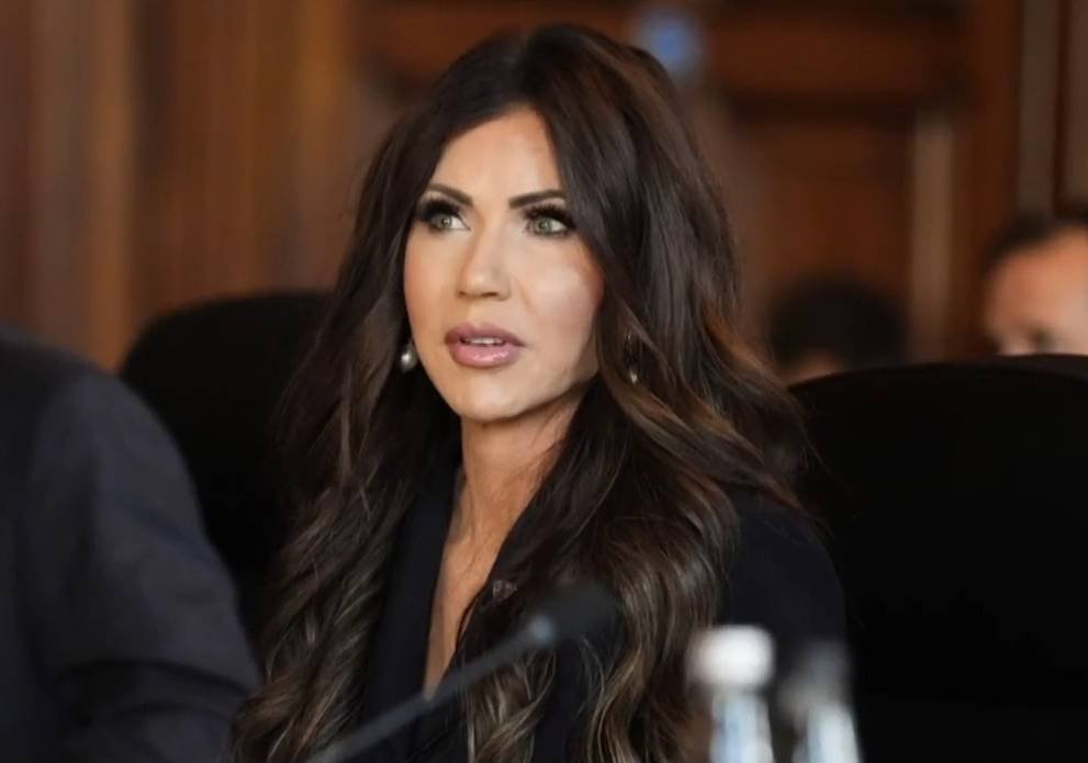 Fetterman Breaks Ranks, Calls on Trump to Fire Kristi Noem After Americans Killed in ICE Operations