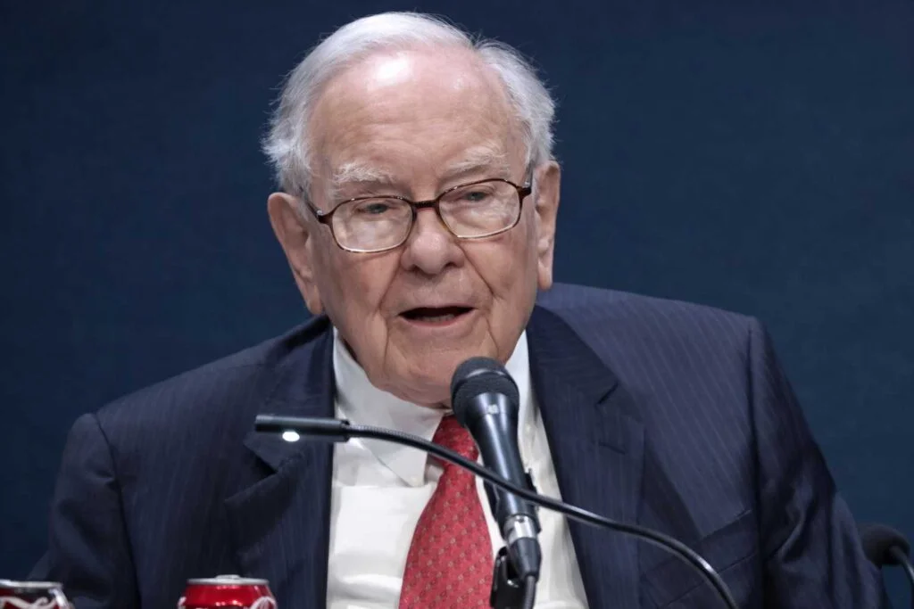 Warren Buffett Warns of Fiat Currency Erosion Amid Record $382 Billion Cash Pile at Berkshire Hathaway